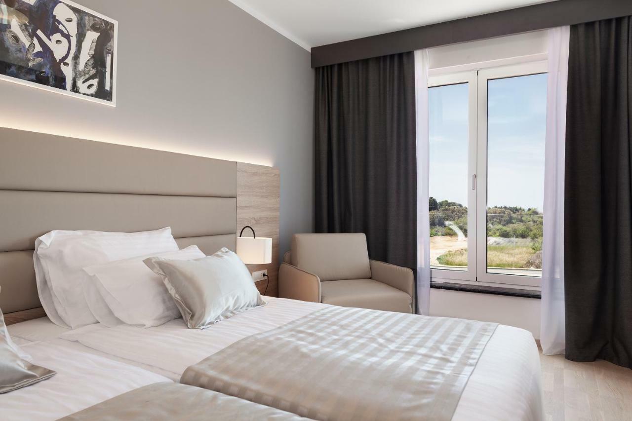 Kaneo Beach Hotel Novalja Eksteriør billede